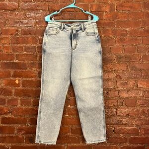 NWOT Abercrombie & Fitch Mom High Rise Jeans - size 28/6, light wash
